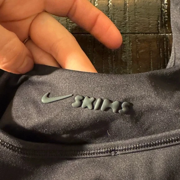 SKIMS Black Top - Picture 1 of 5